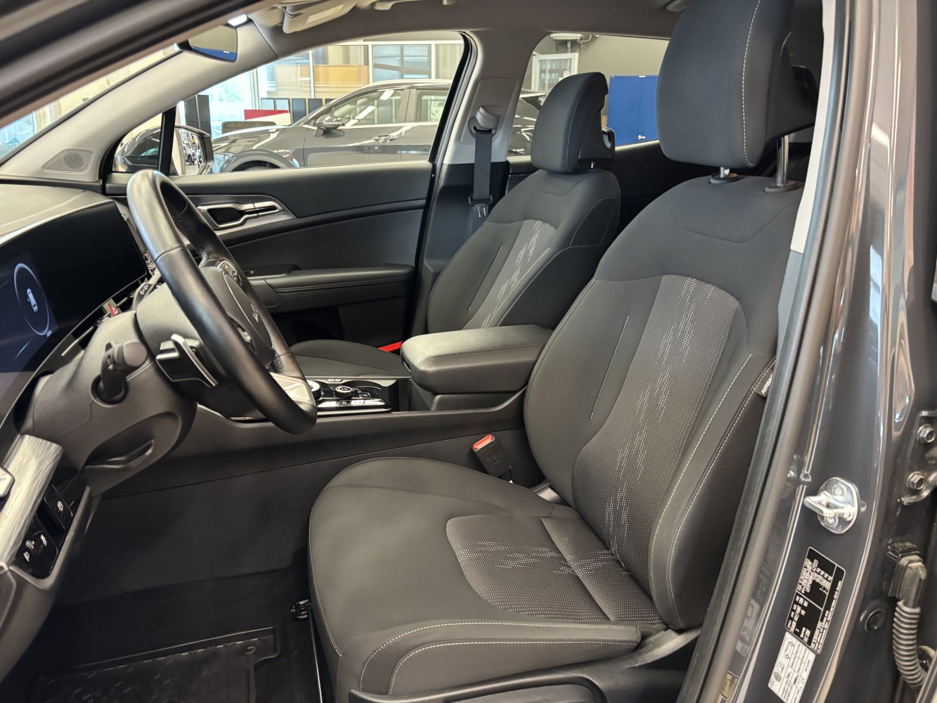 Car image 13