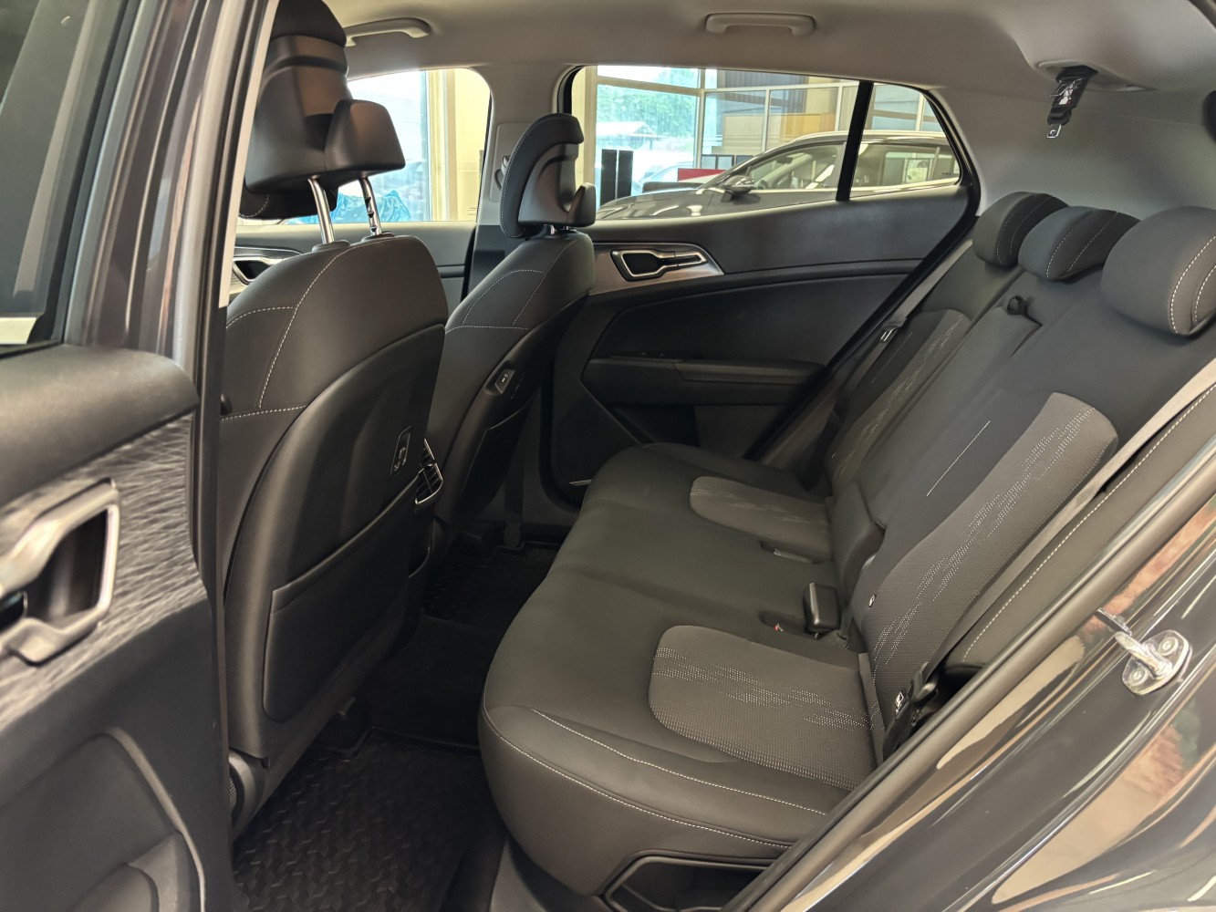 Car image 26