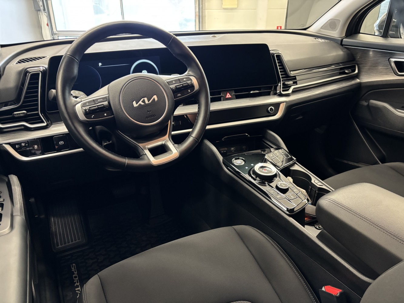 Car image 10