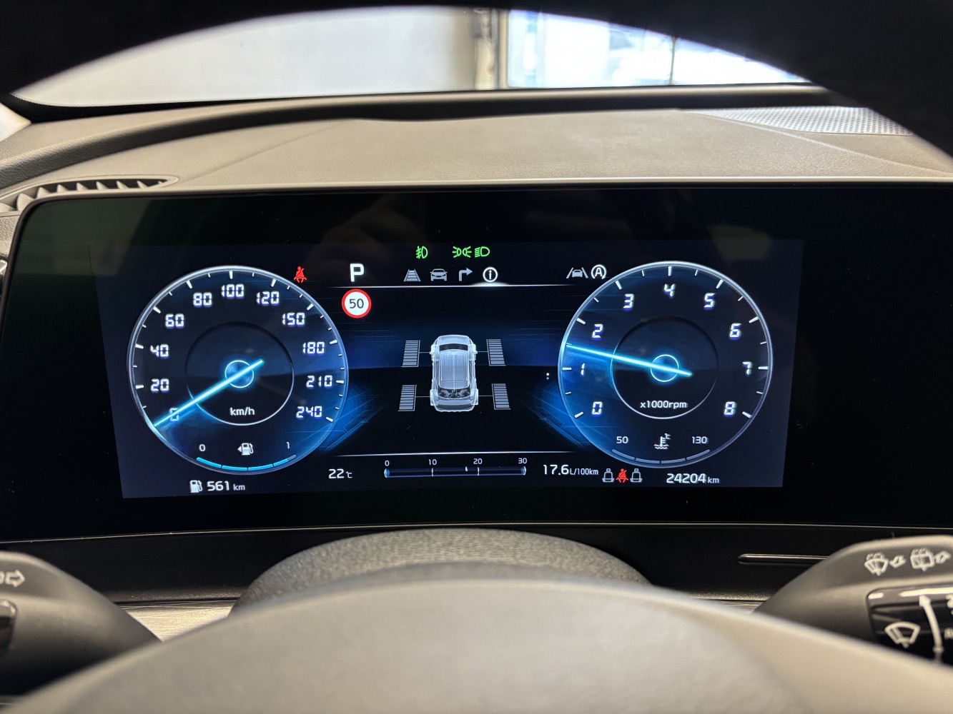 Car image 16