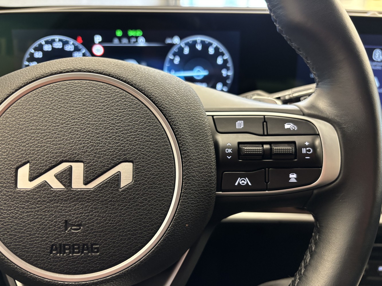 Car image 22