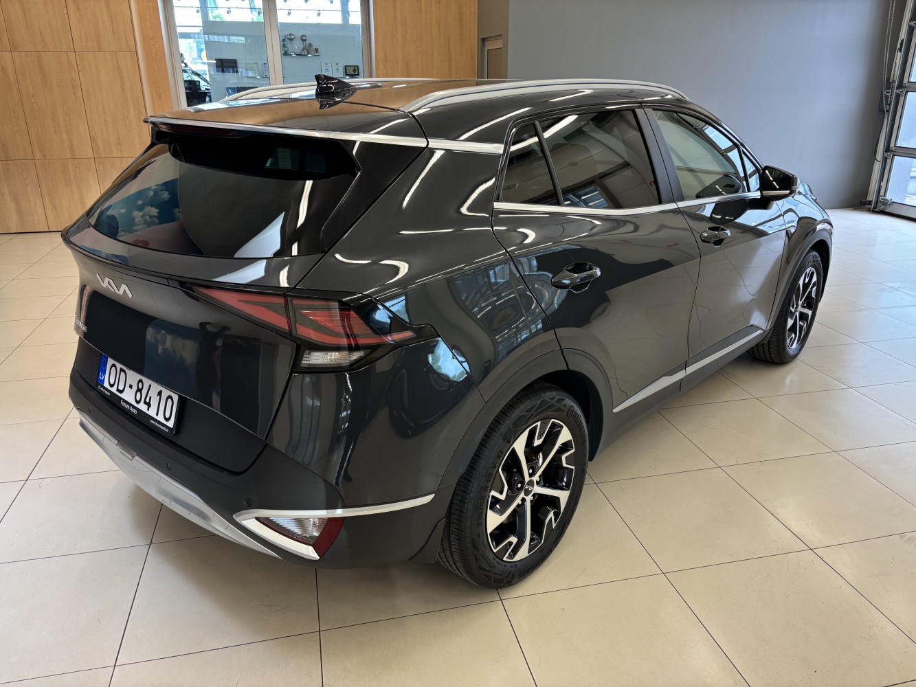 Car image 3