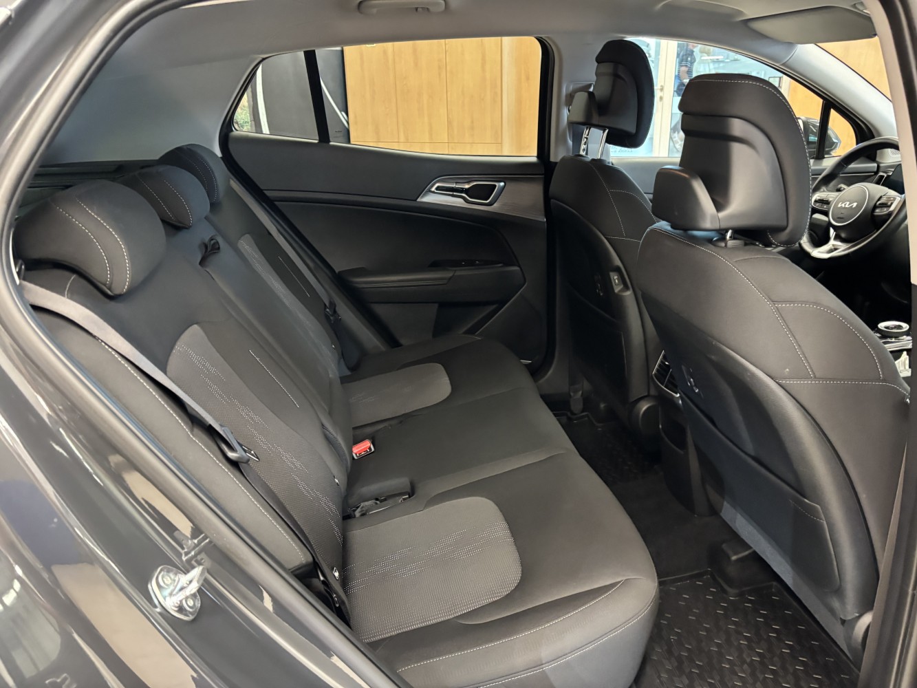 Car image 28