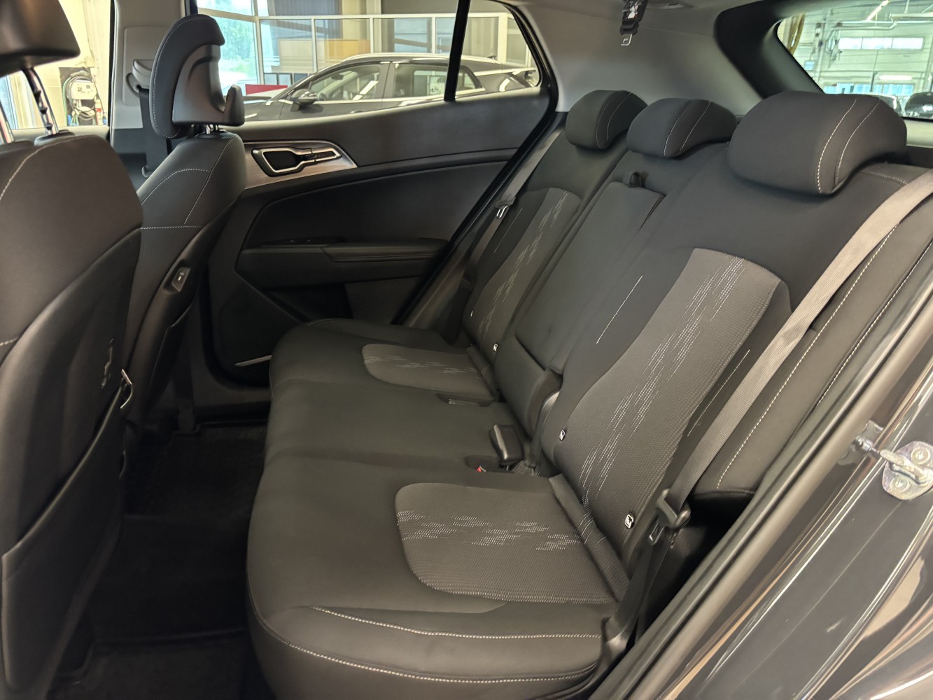 Car image 27
