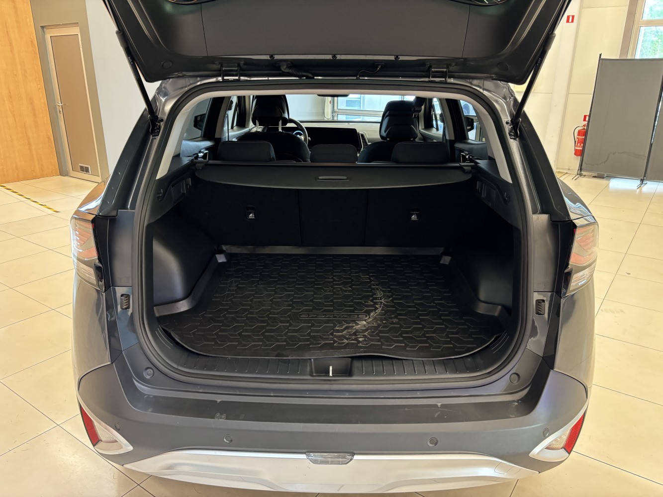 Car image 30