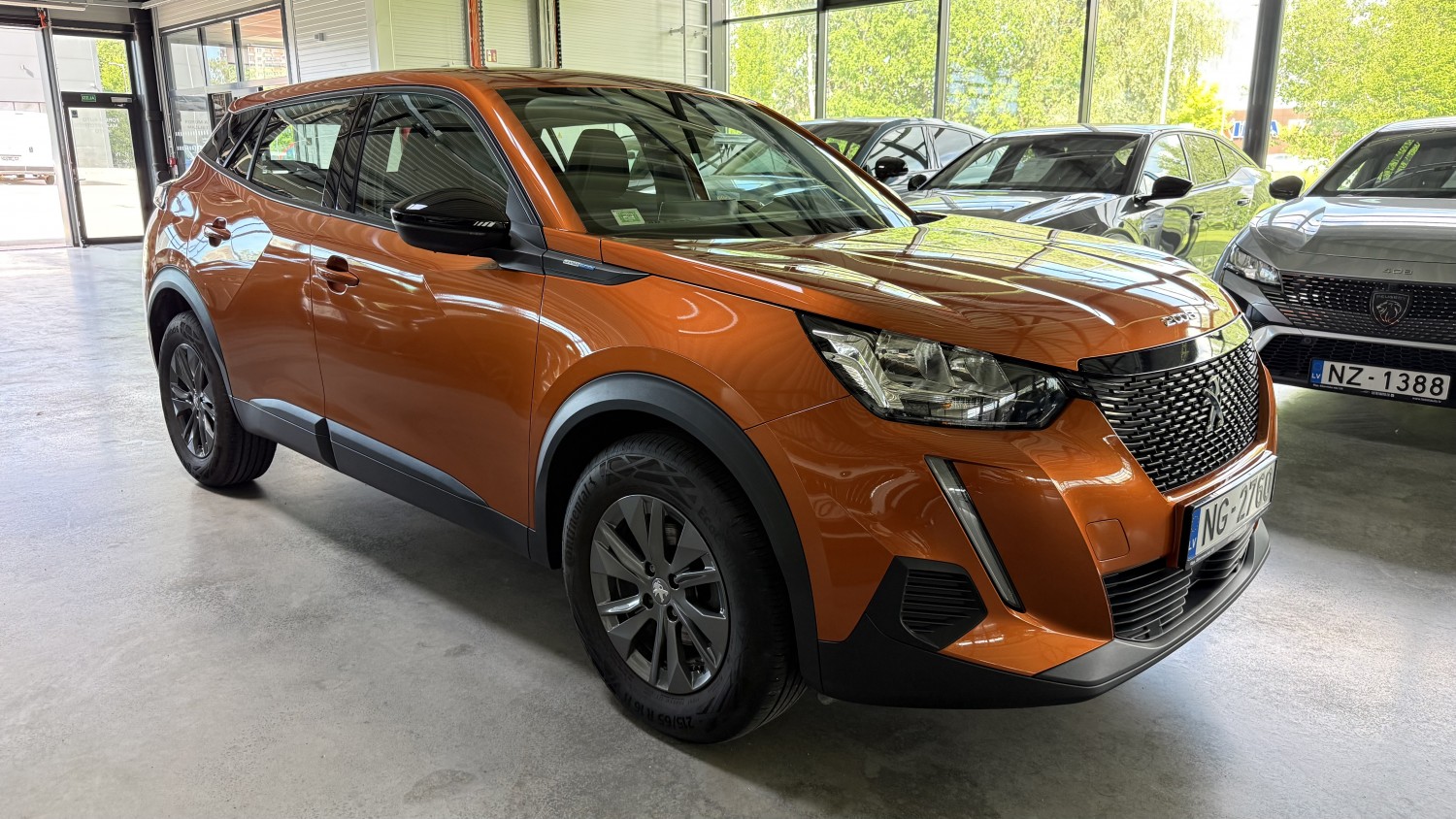 Car image 5