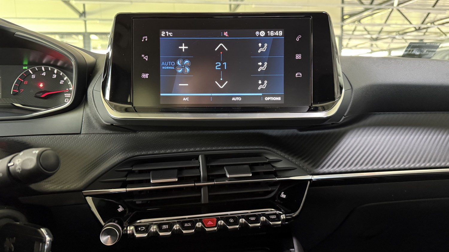 Car image 17