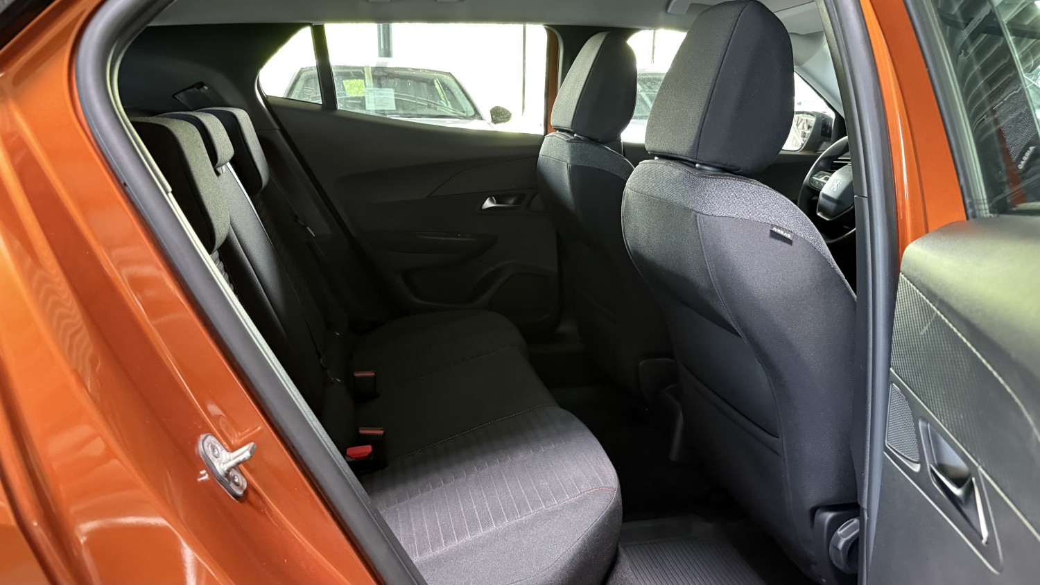 Car image 11