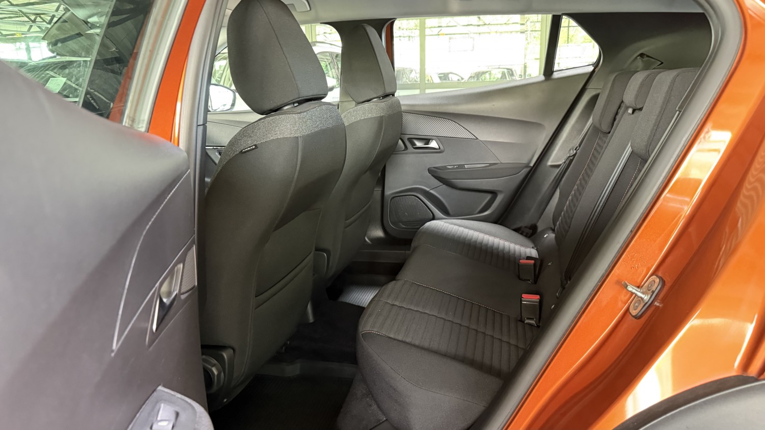 Car image 9