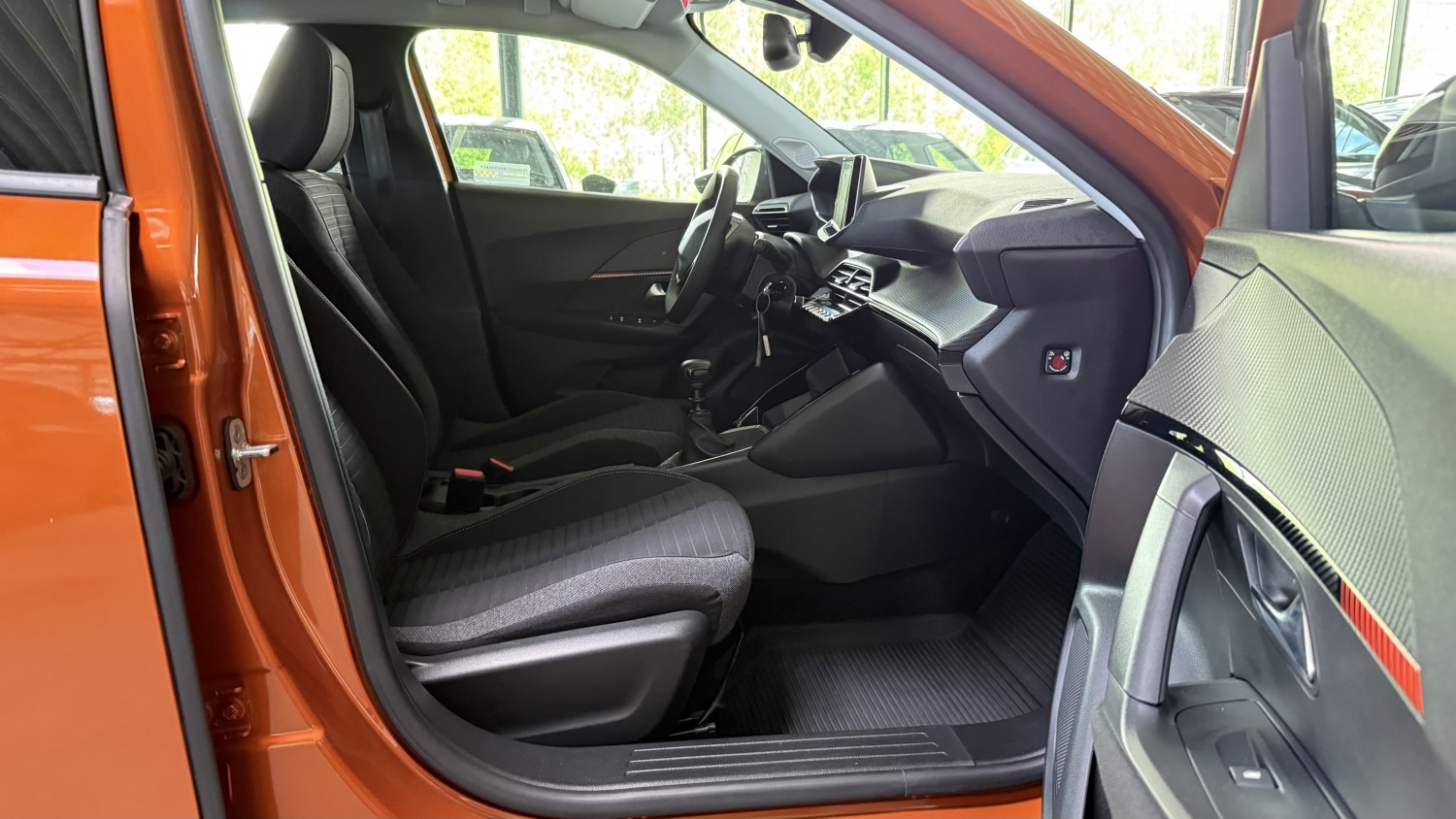 Car image 12