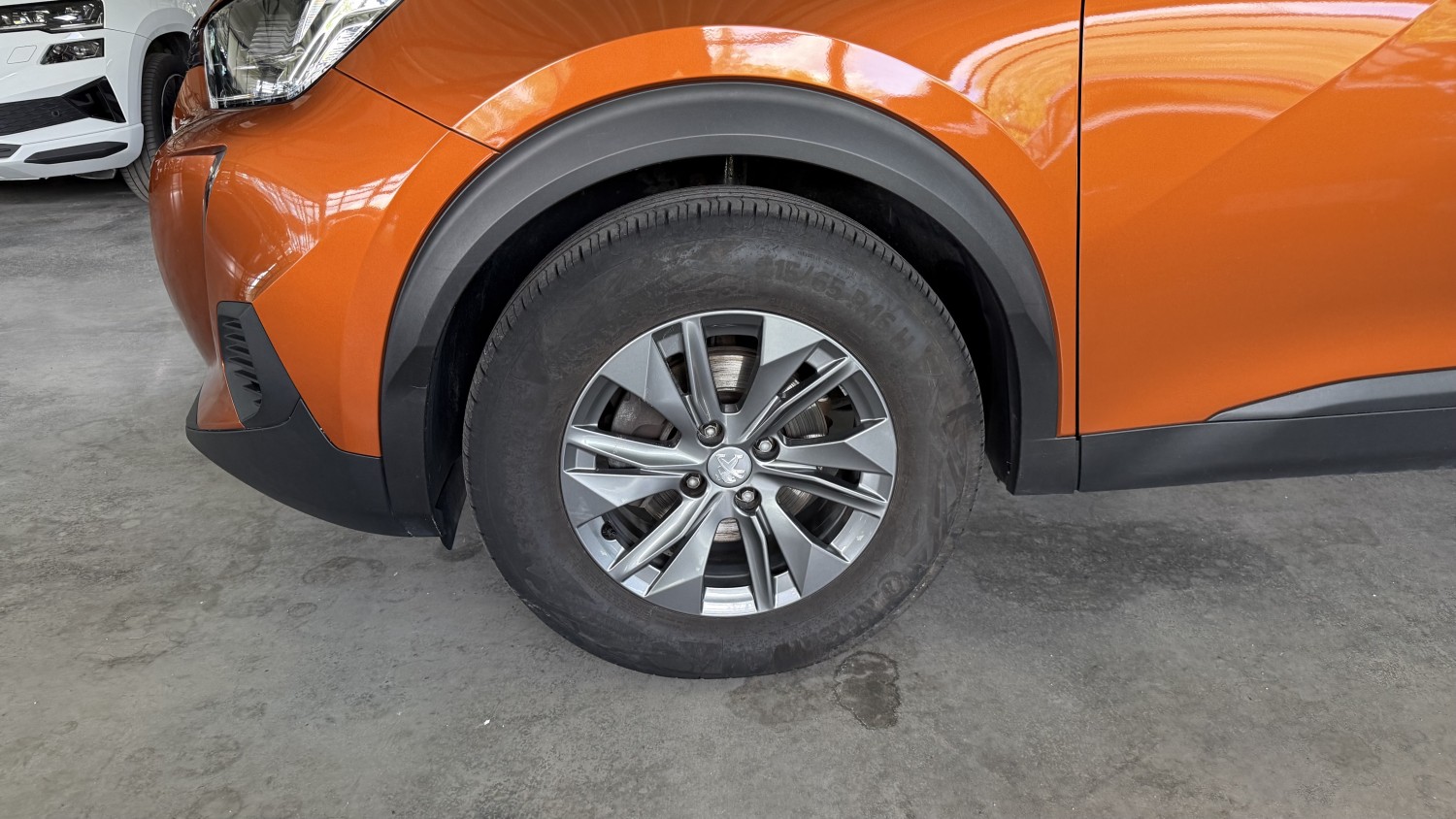 Car image 6