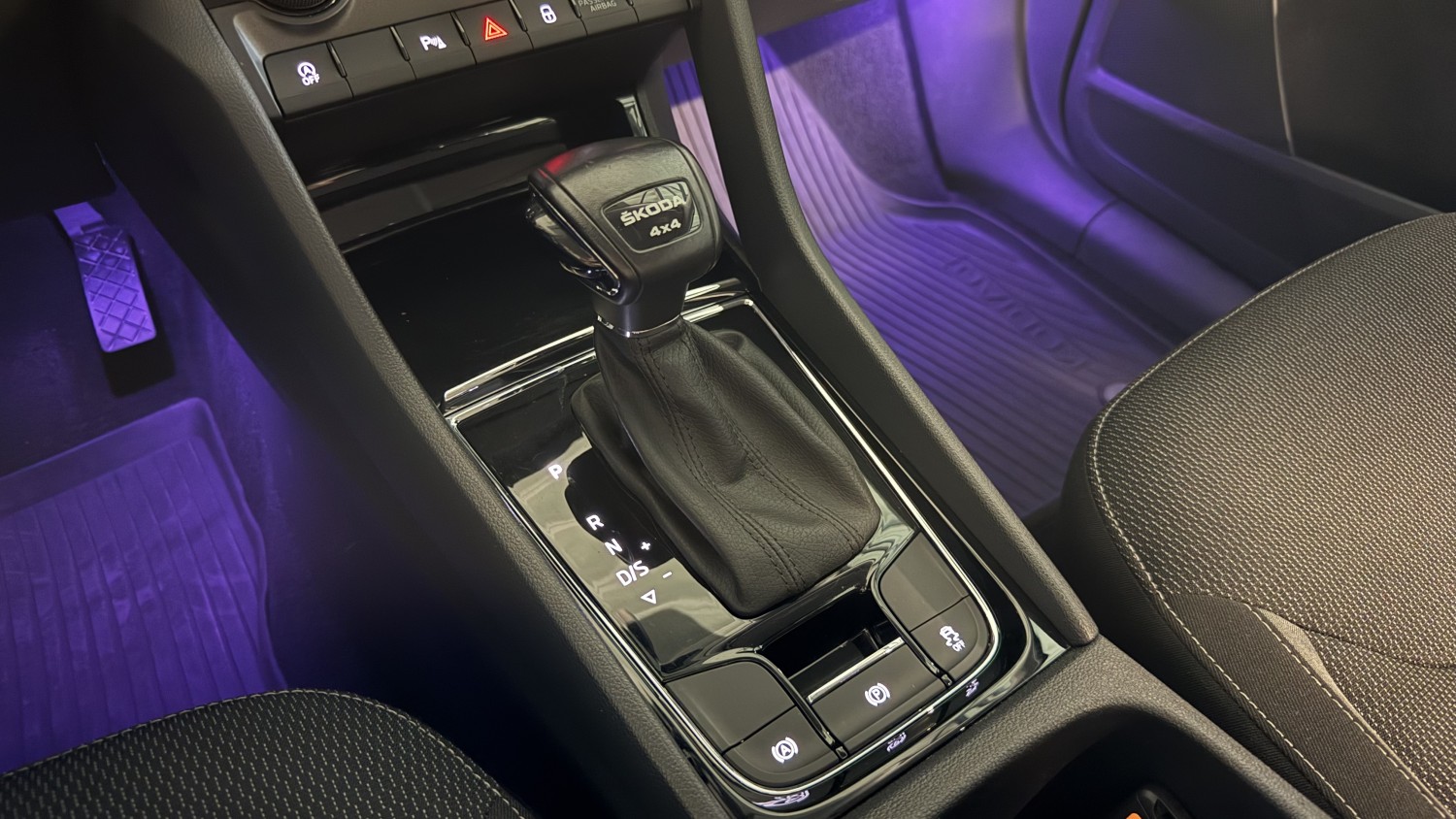 Car image 20