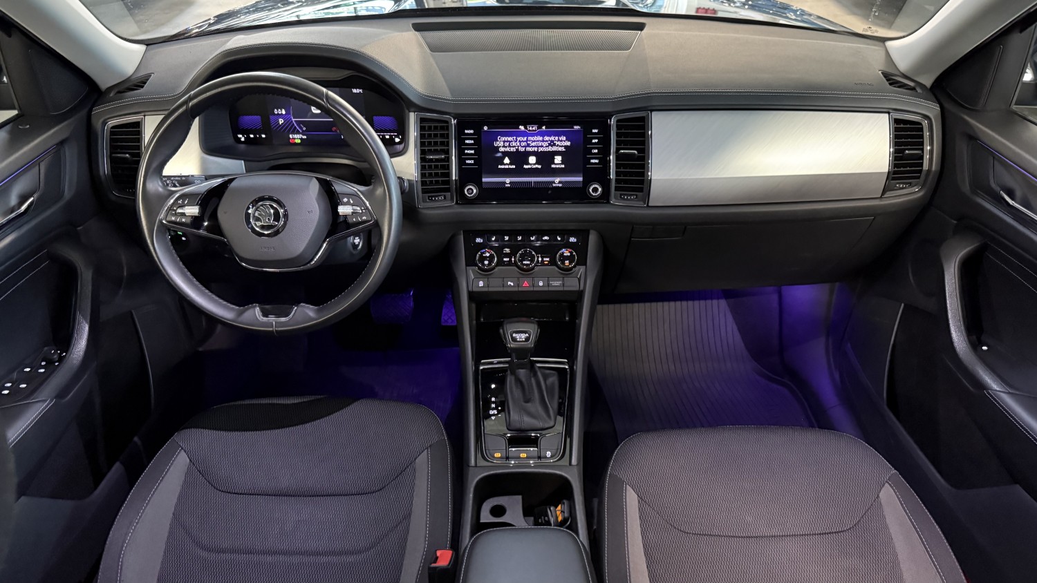 Car image 15