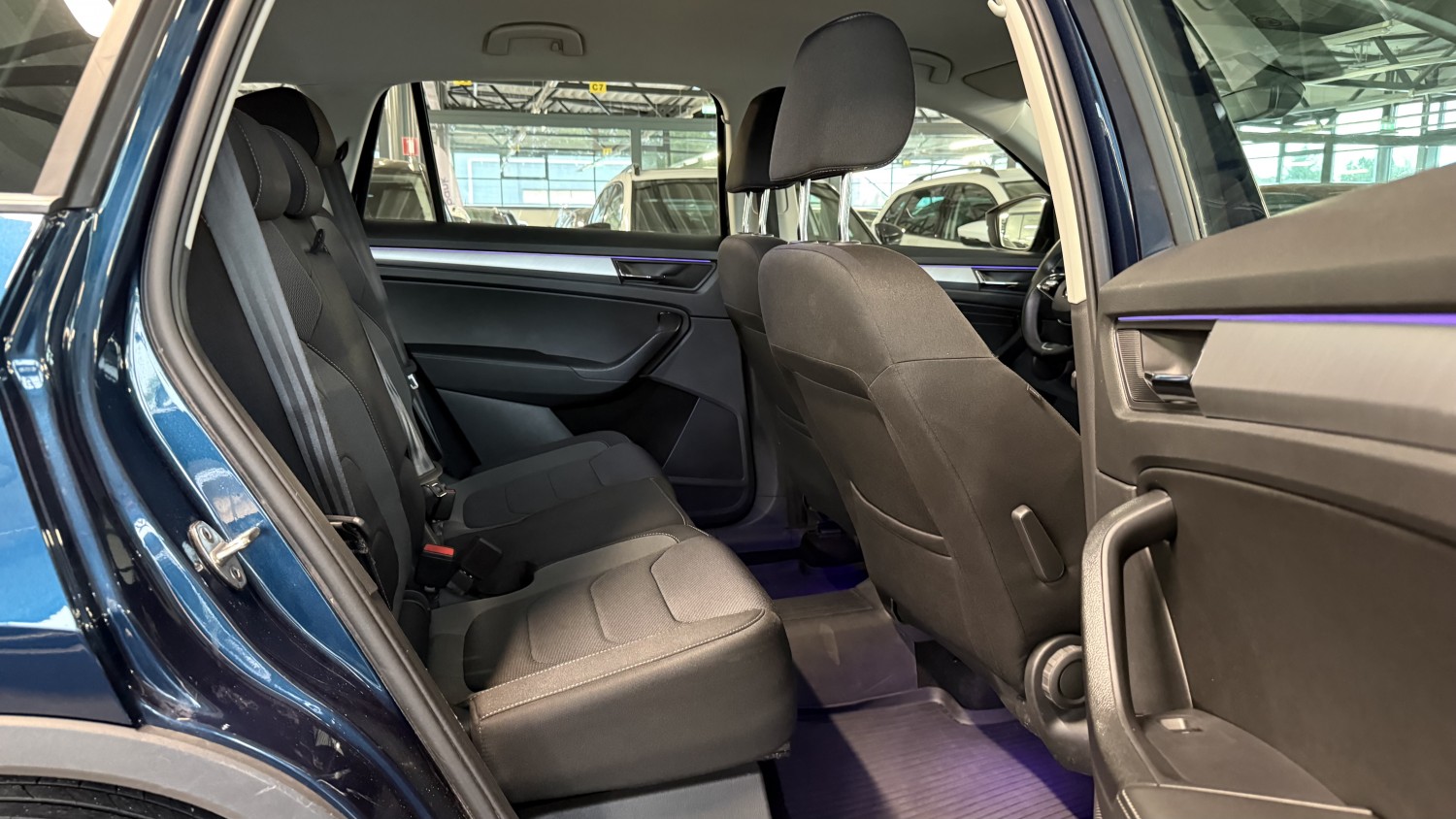 Car image 13