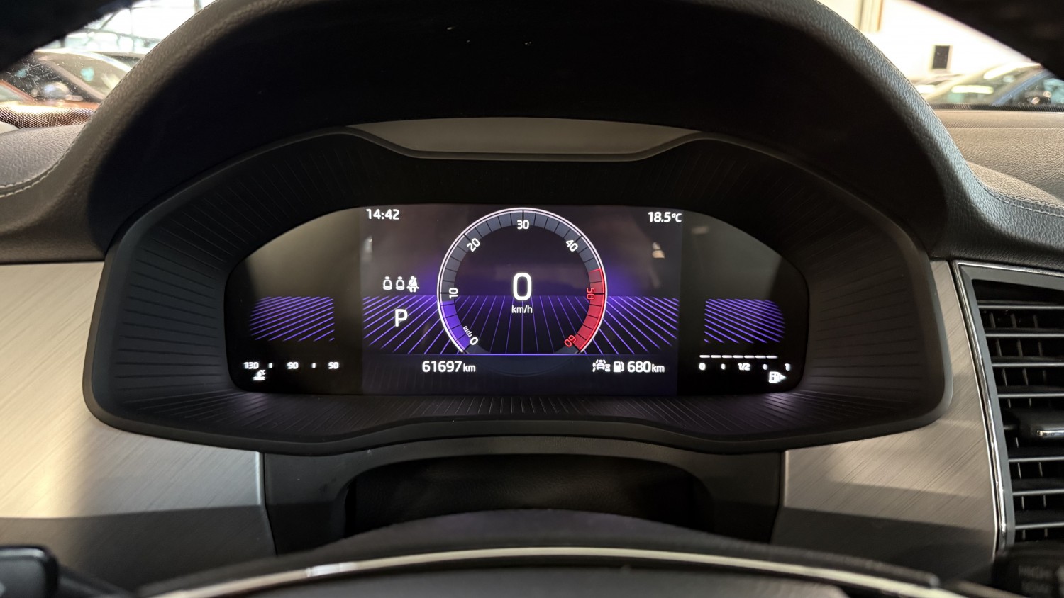 Car image 18