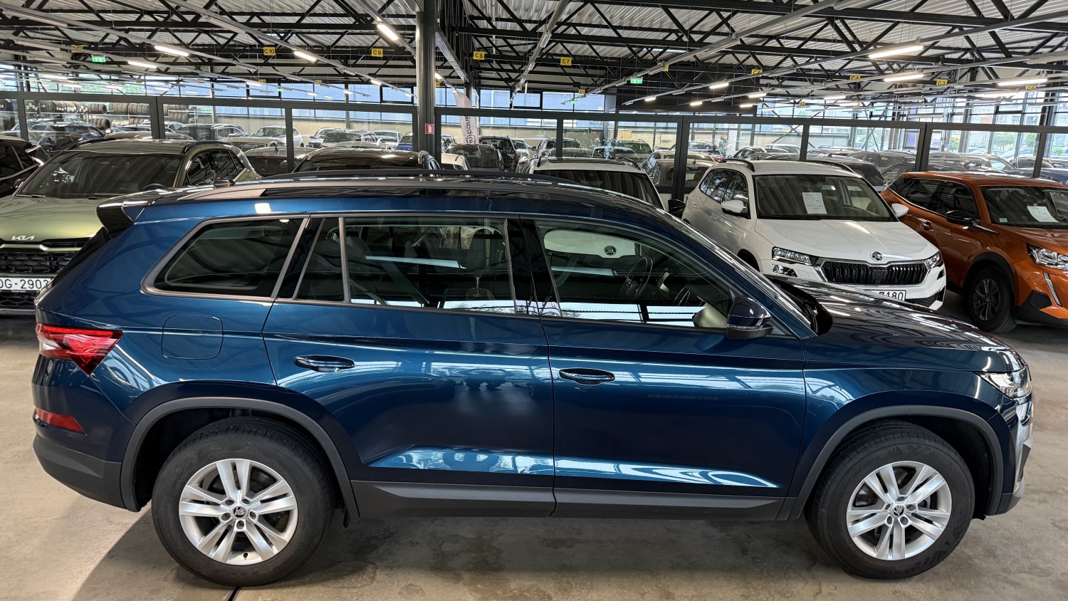 Car image 4