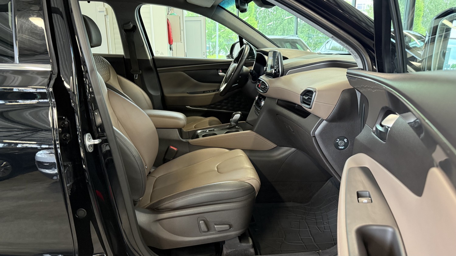 Car image 17