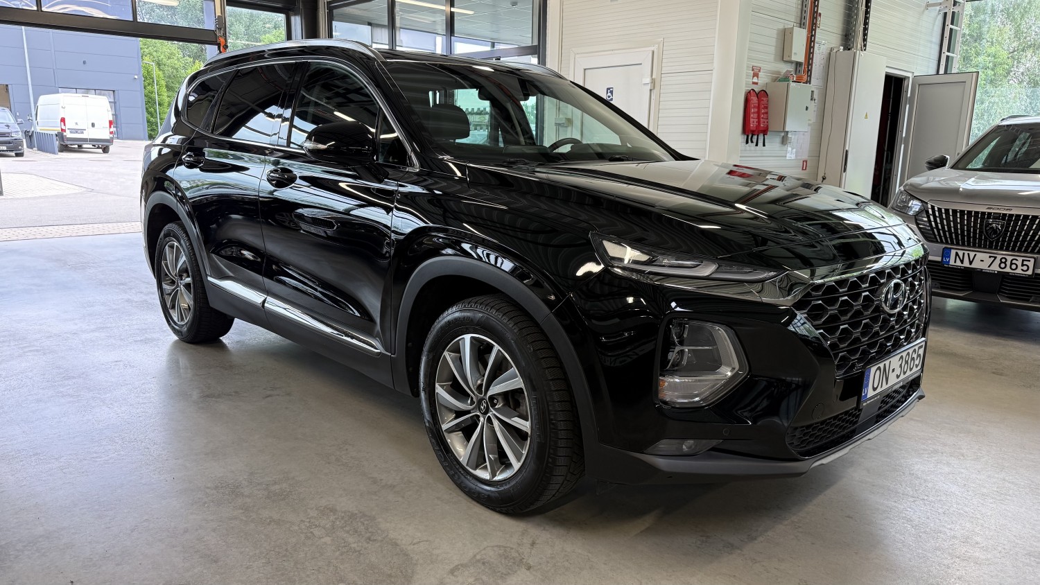 Car image 5