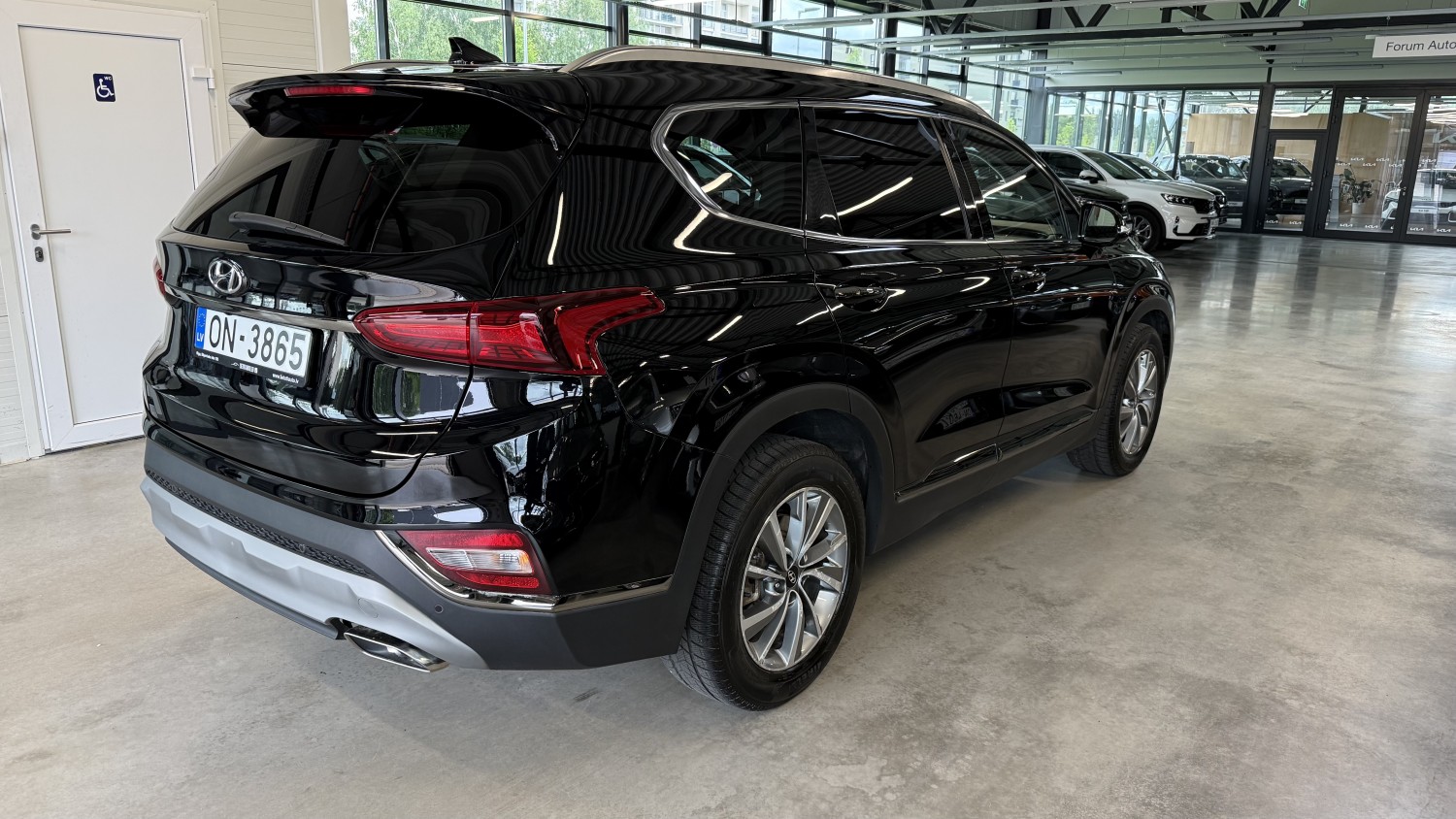 Car image 3