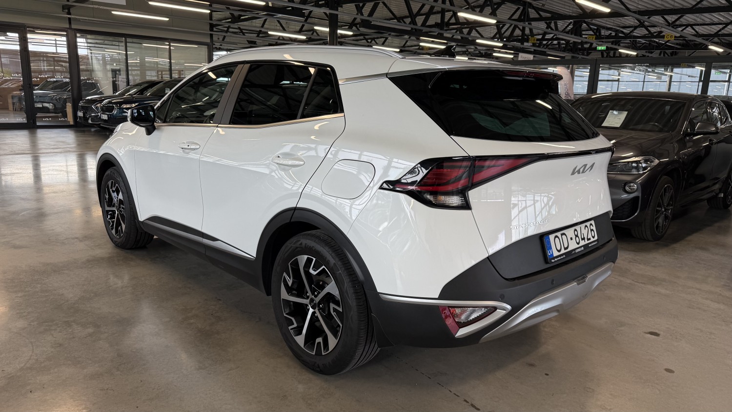 Car image 2
