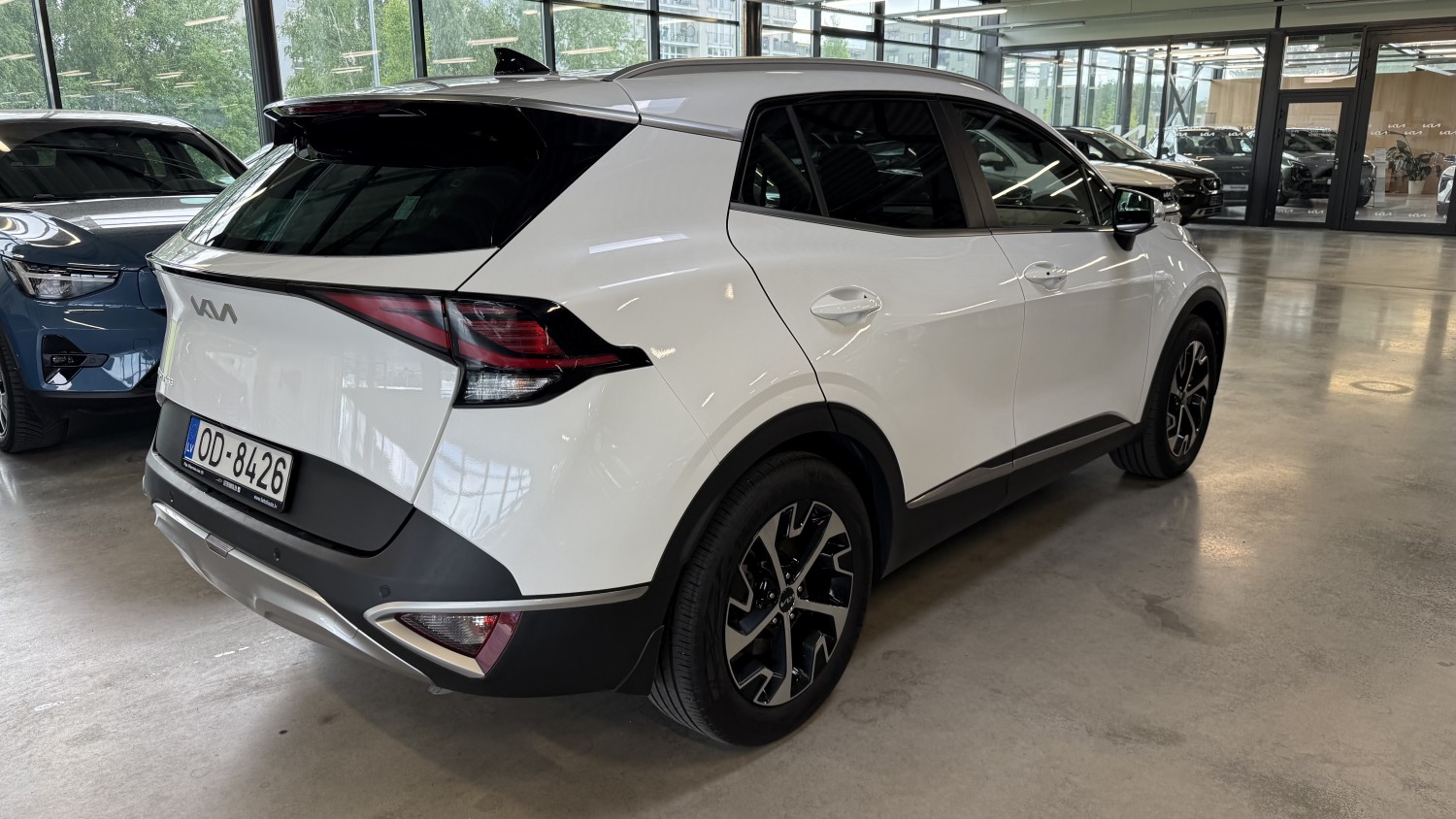 Car image 3