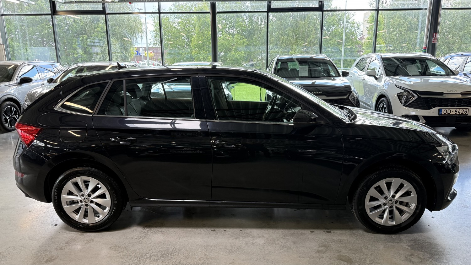 Car image 4