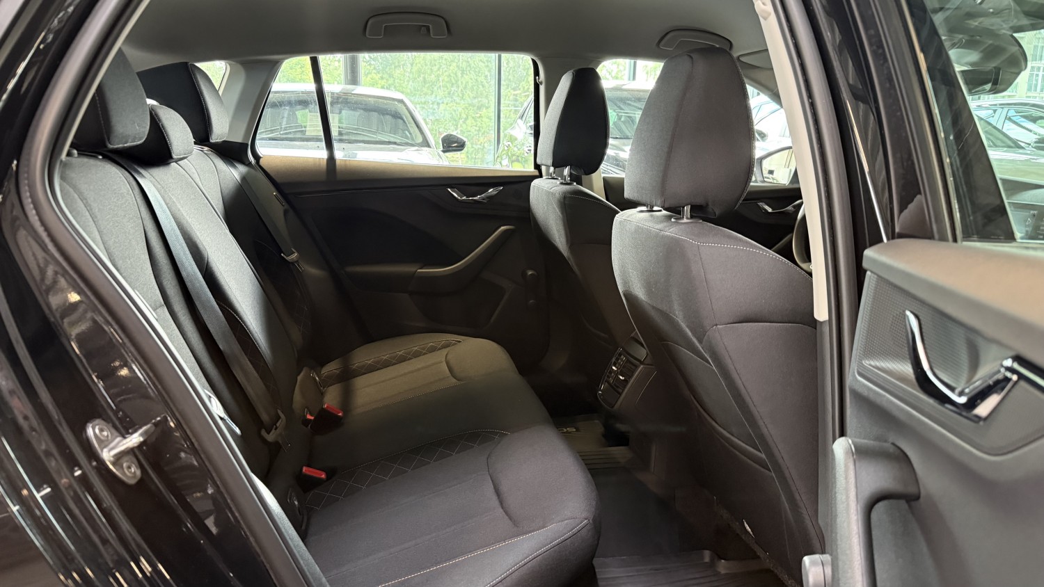 Car image 13