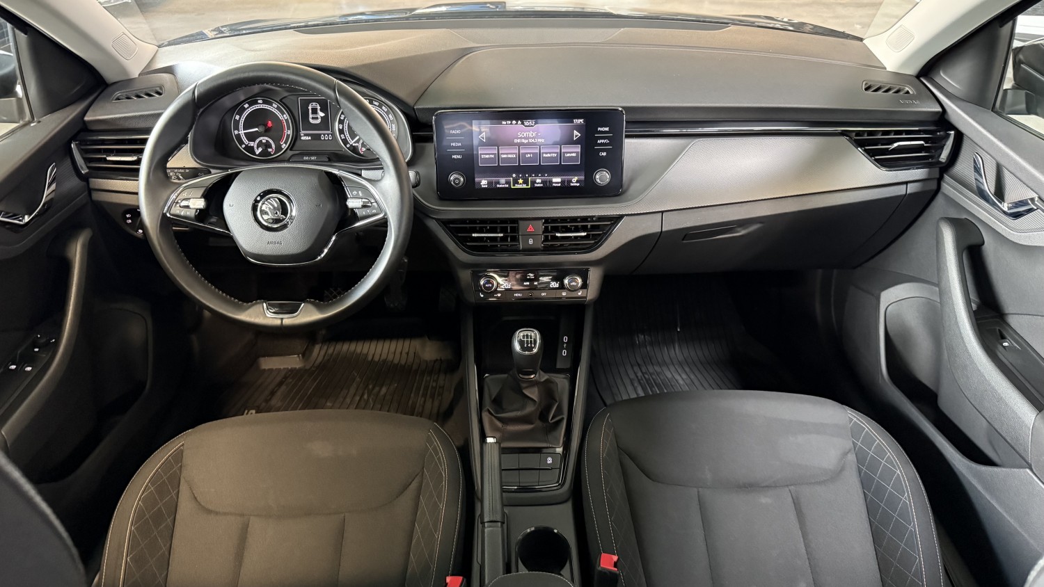 Car image 15