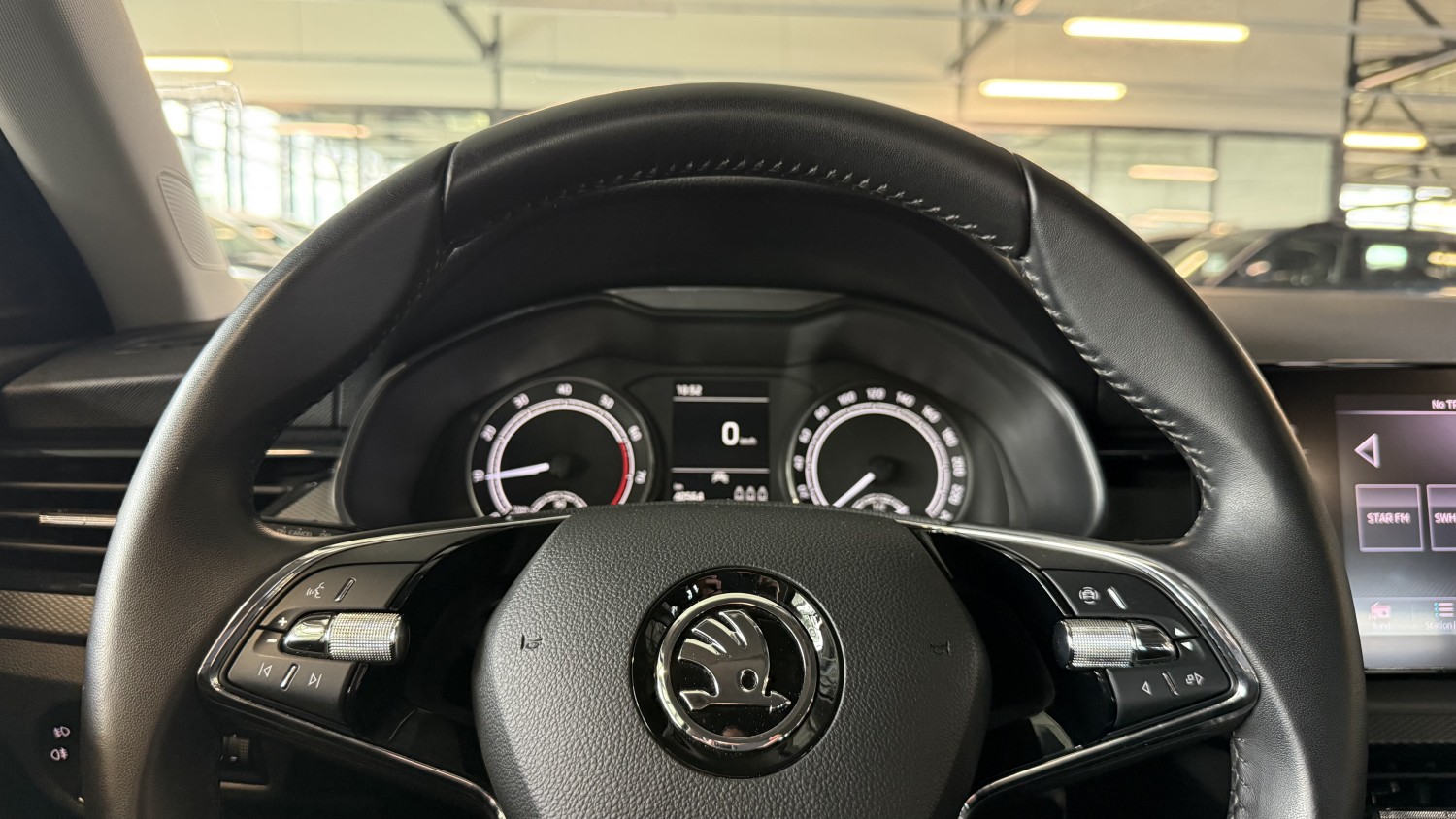 Car image 17