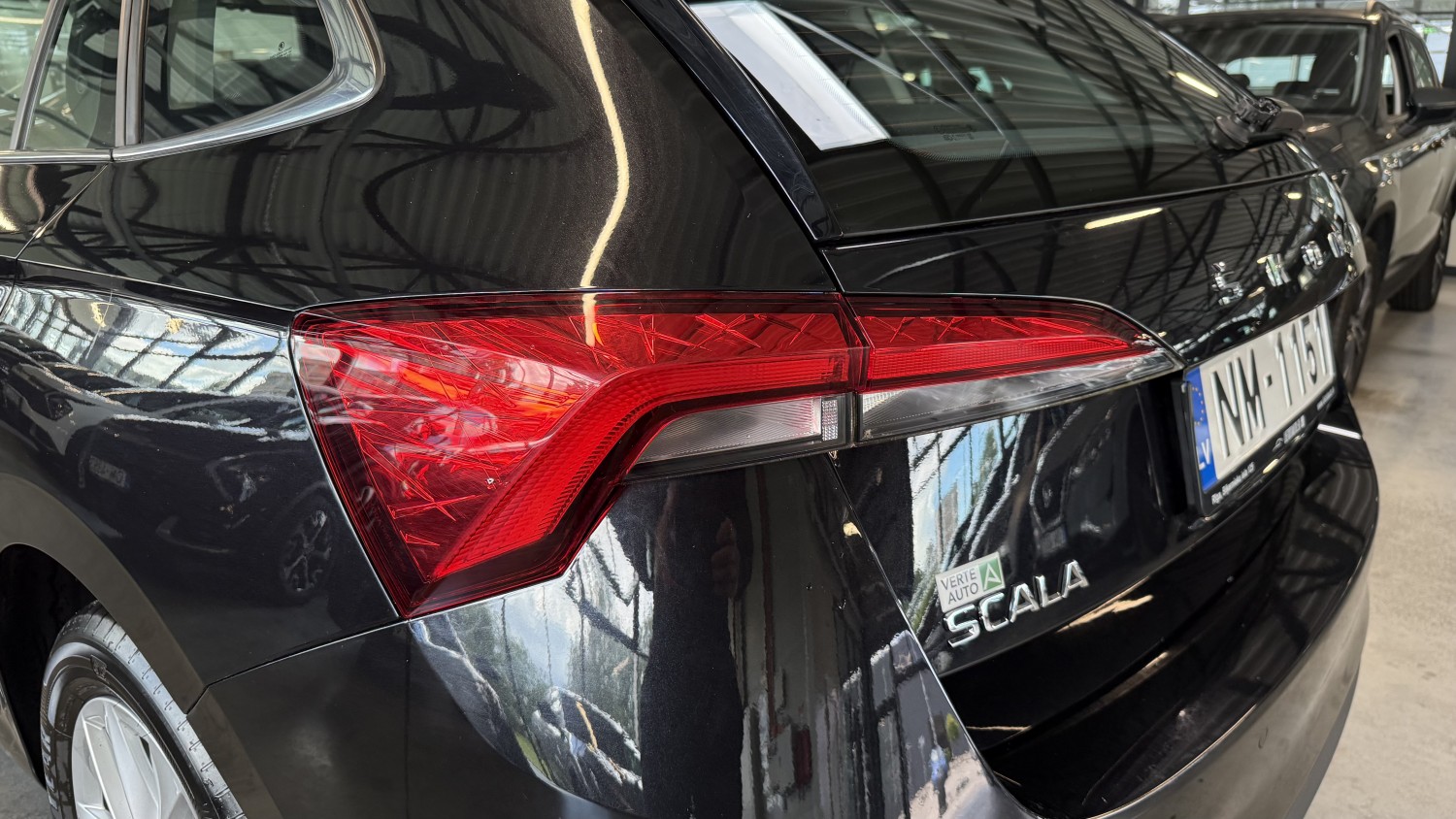 Car image 8