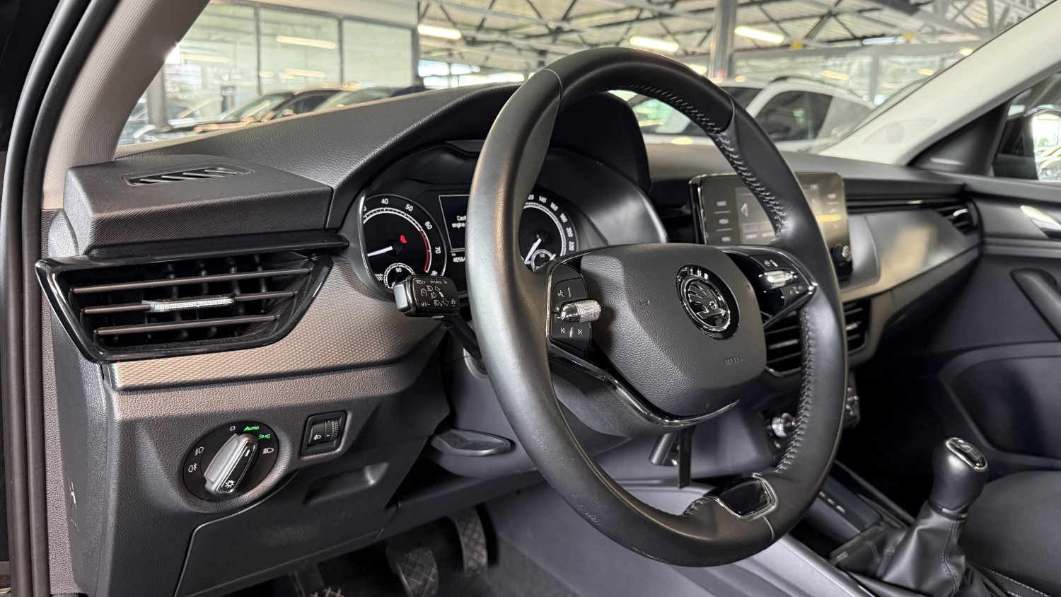 Car image 16