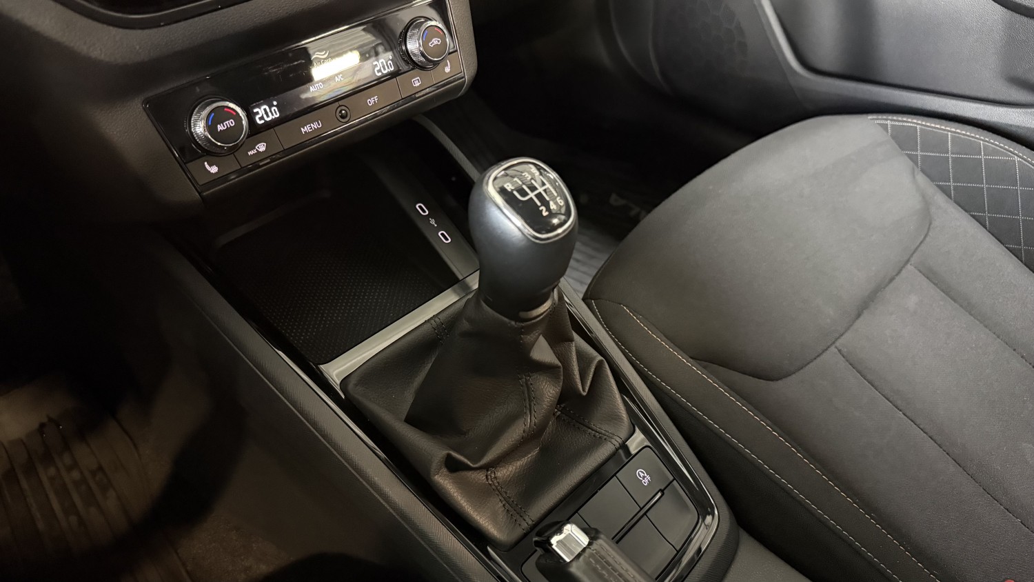 Car image 21