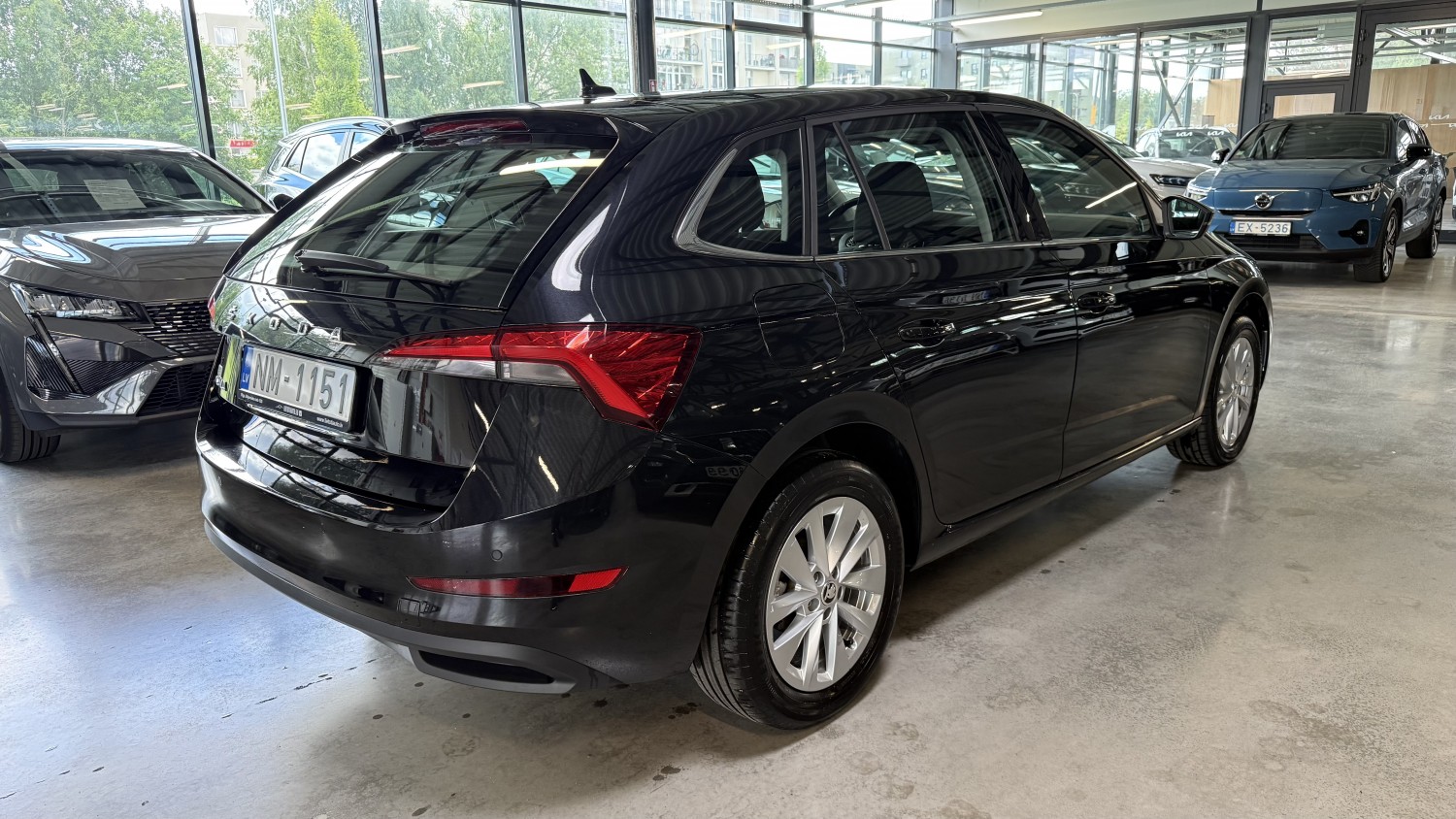 Car image 3