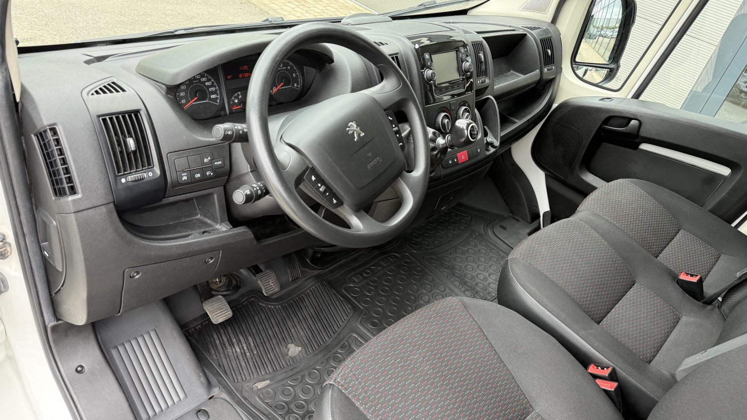 Car image 8