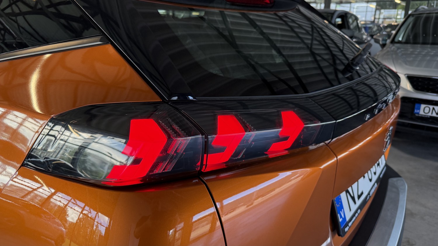 Car image 9