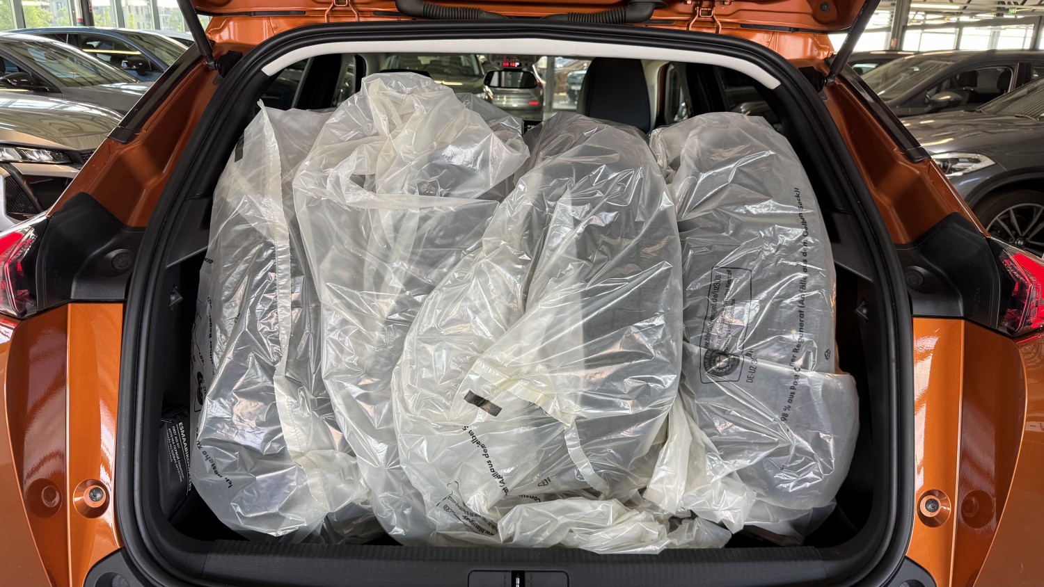 Car image 13