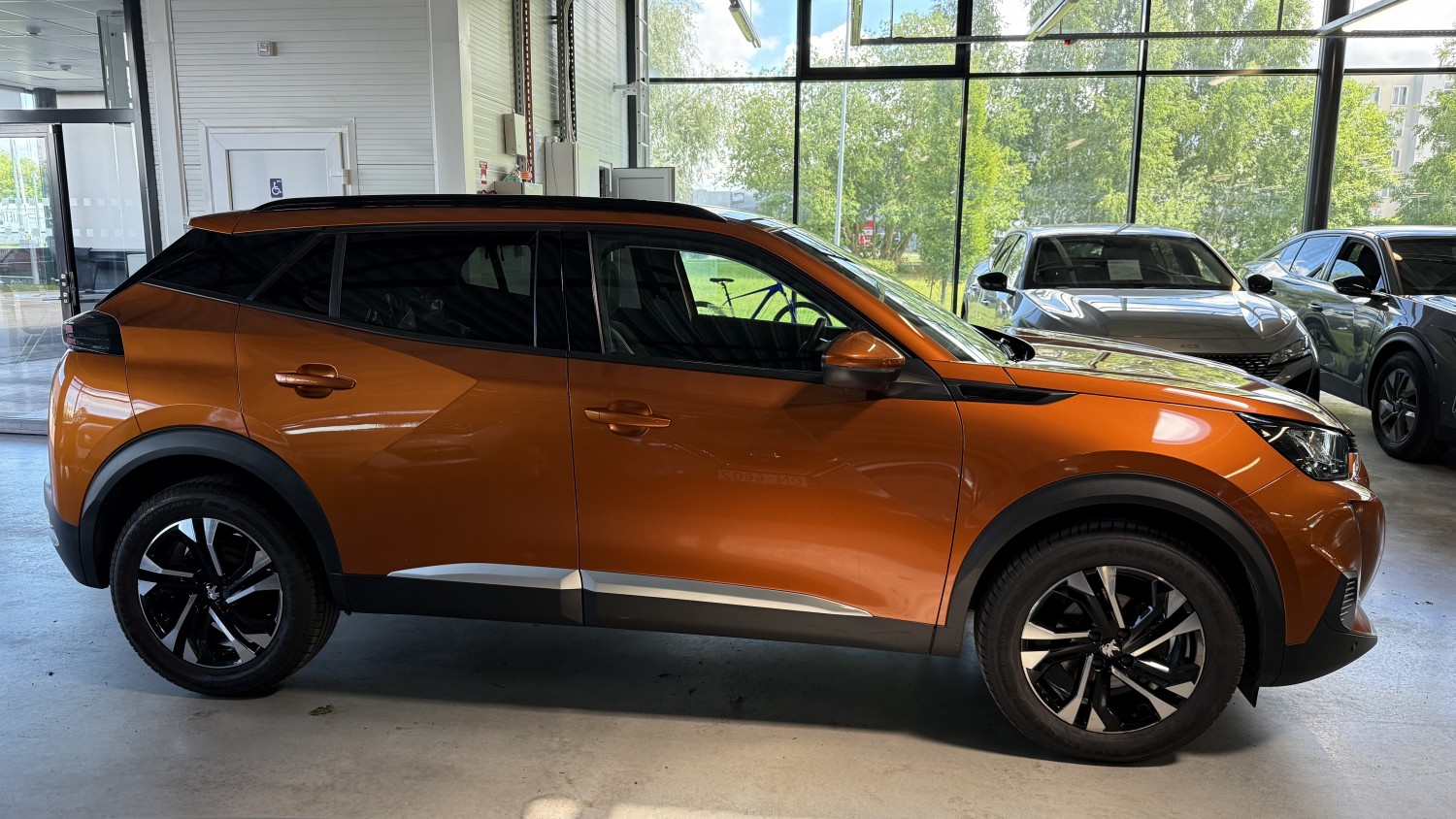 Car image 5