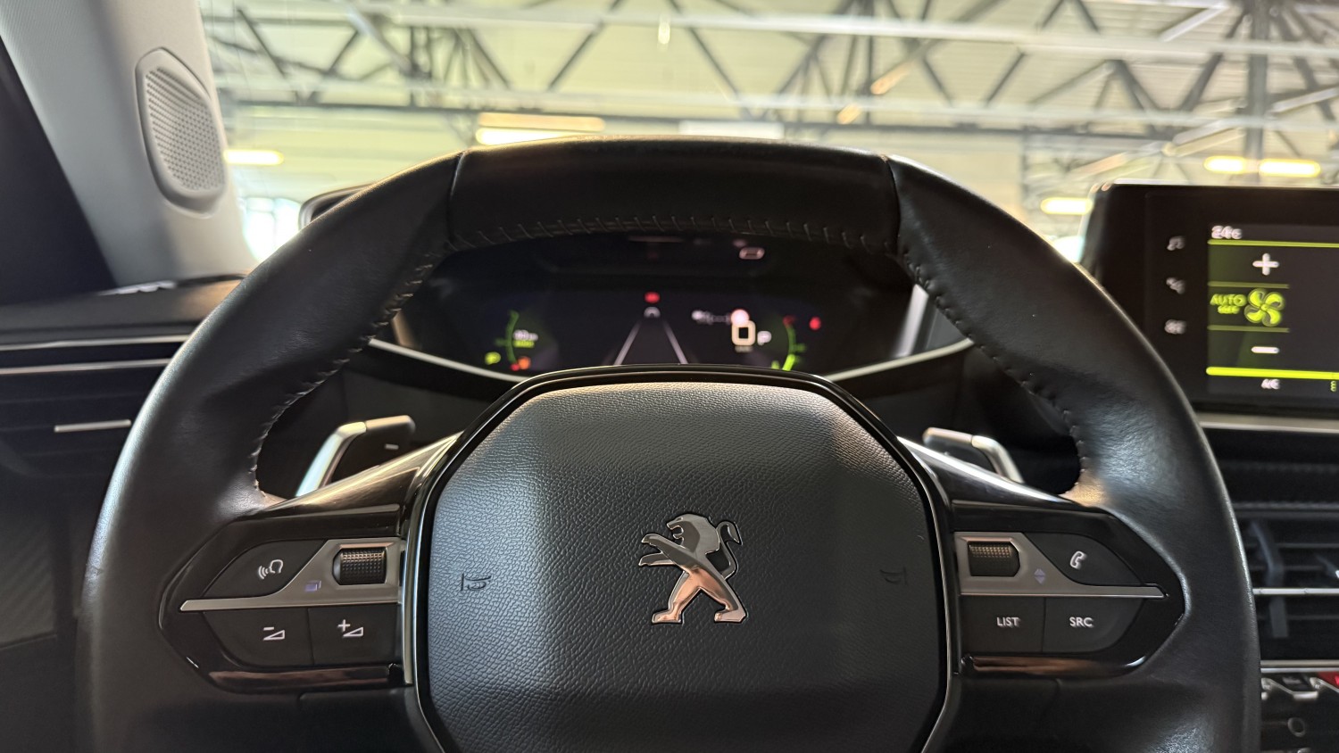 Car image 18