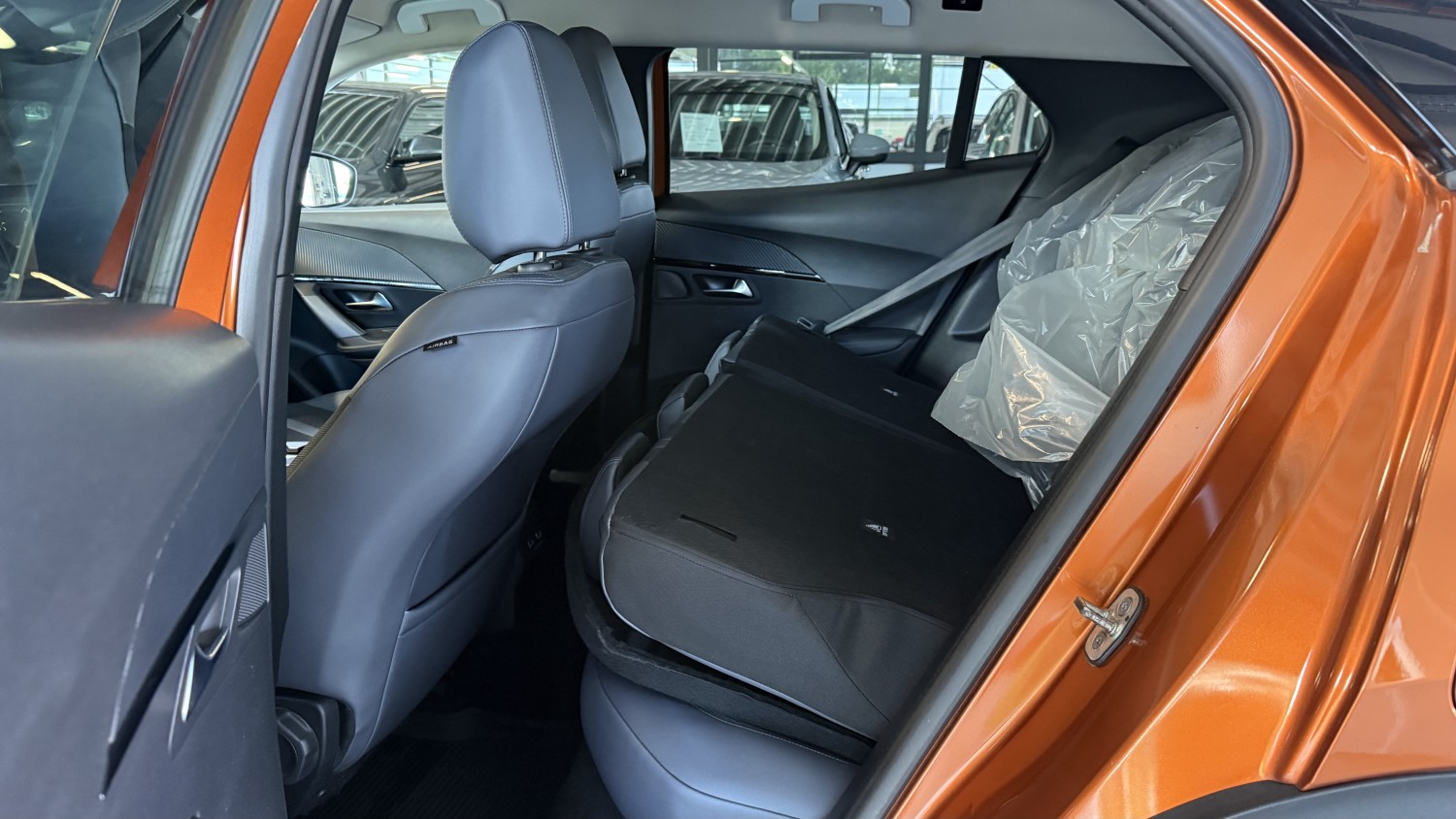 Car image 12