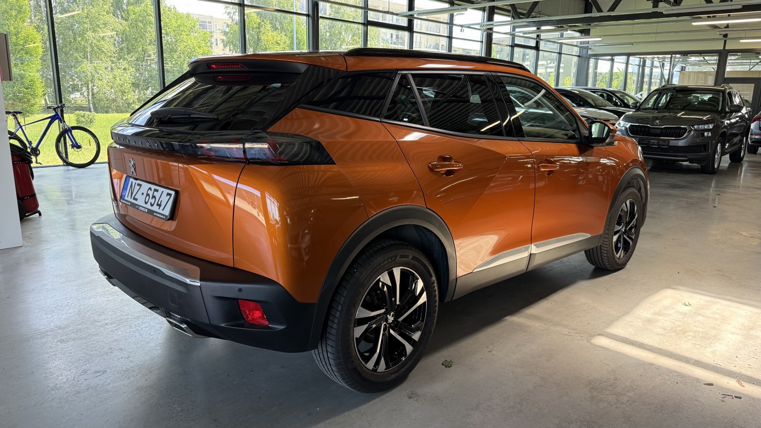 Car image 4