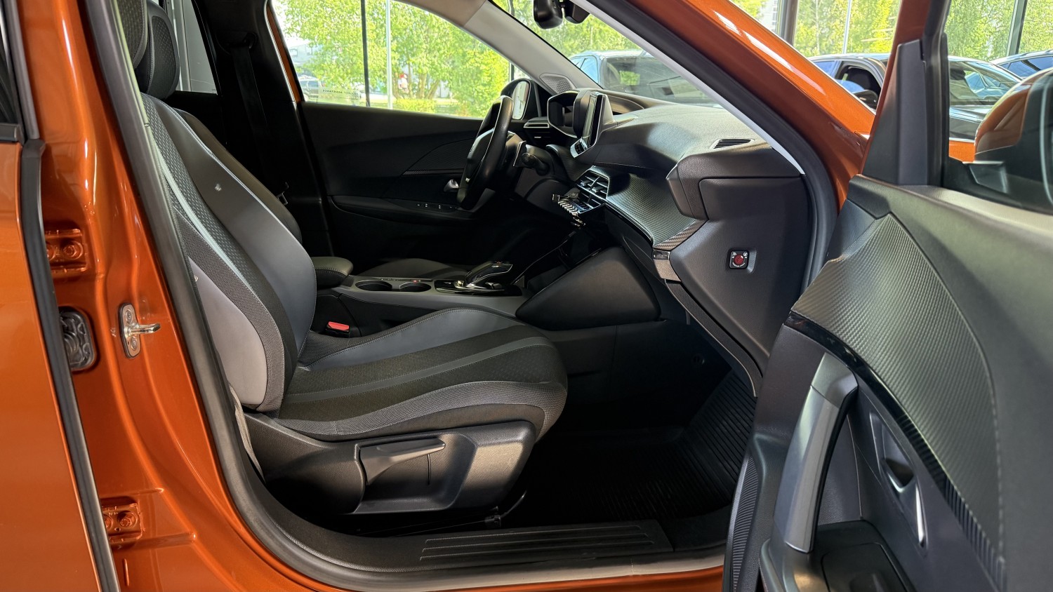 Car image 15