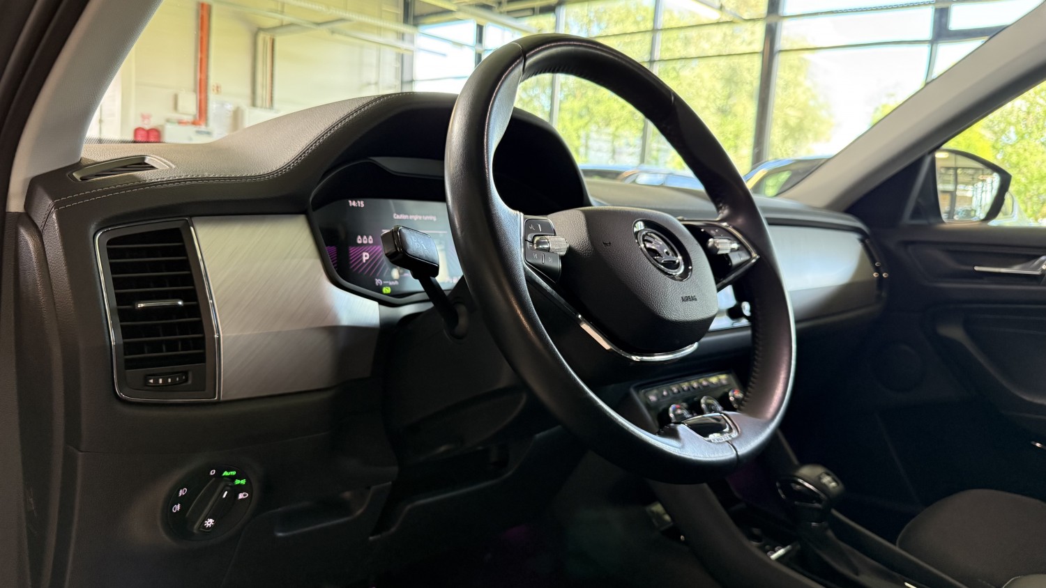 Car image 16