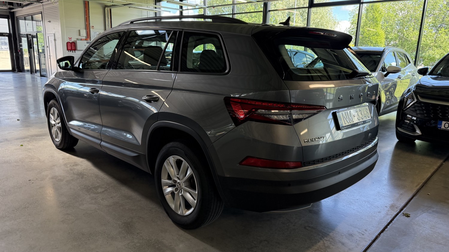 Car image 2