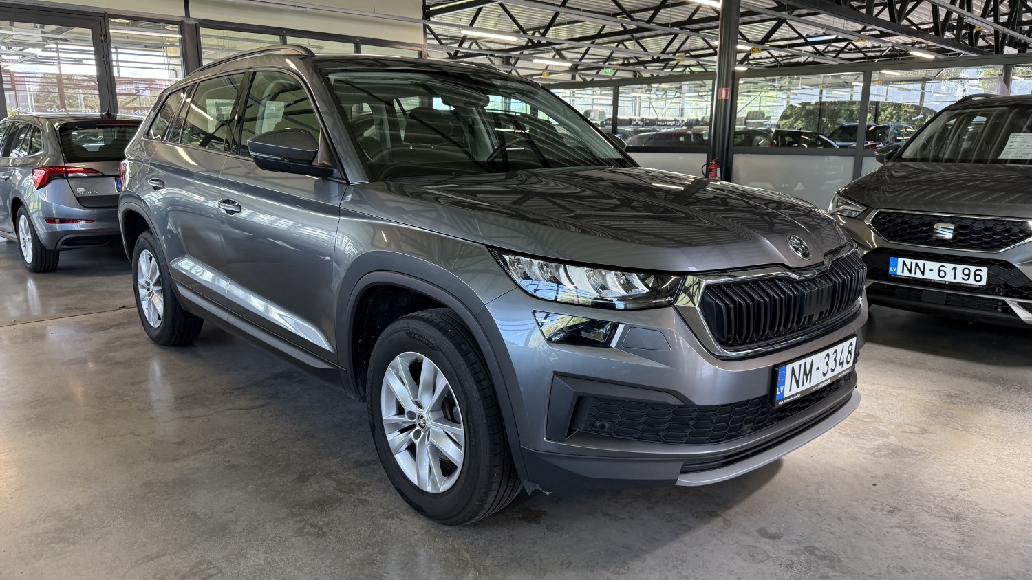 Car image 5
