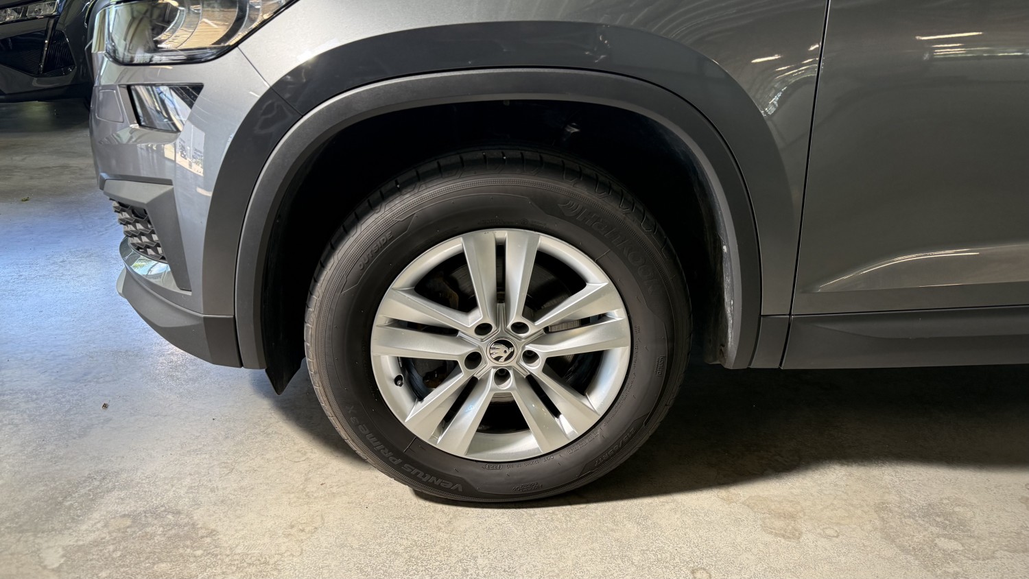 Car image 6