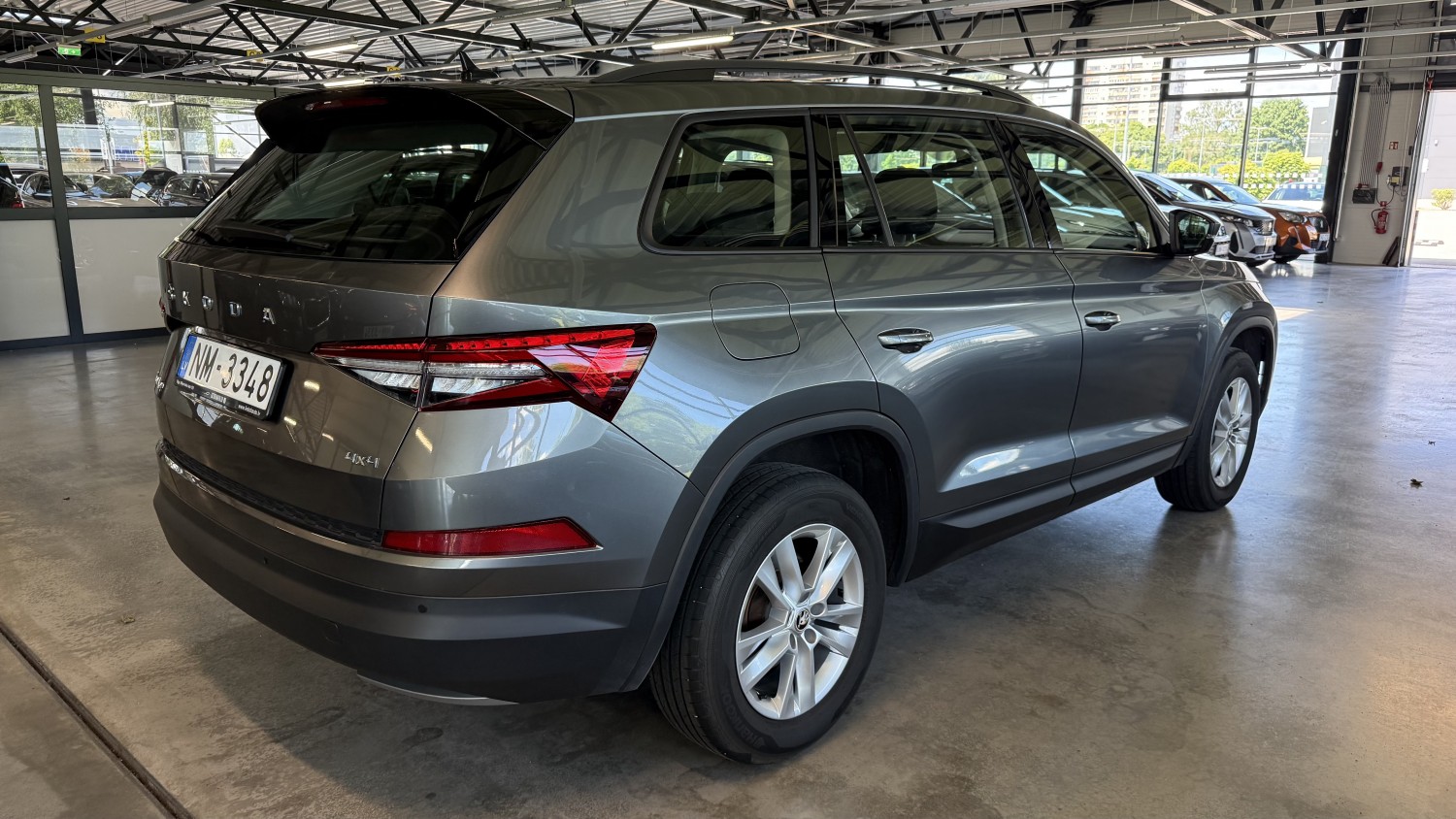 Car image 3
