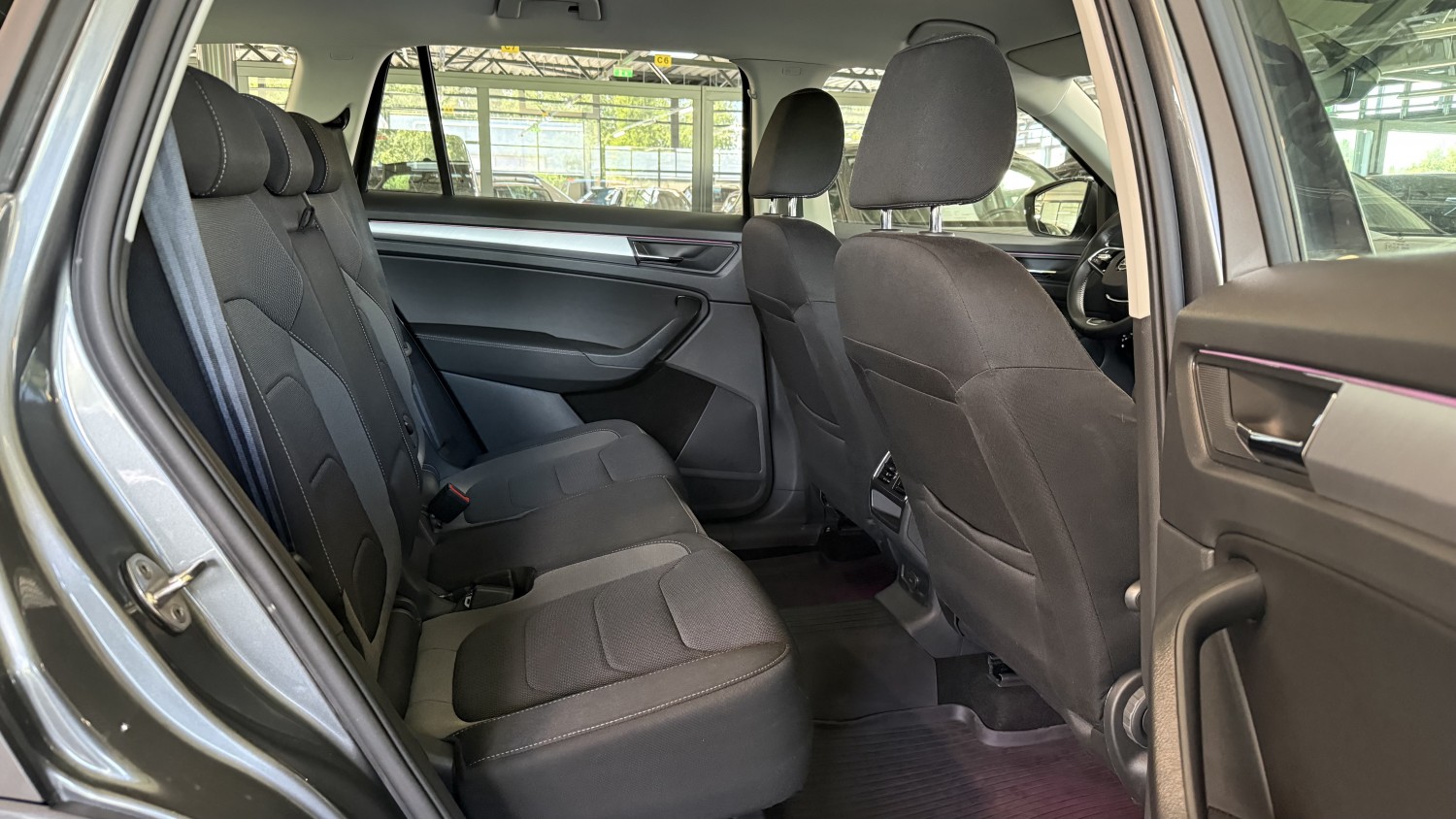 Car image 13
