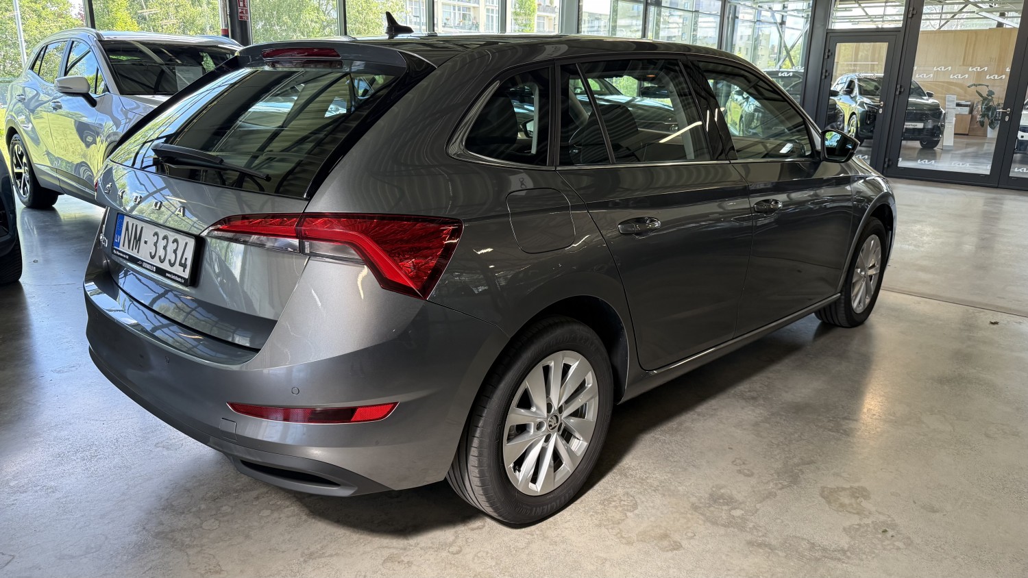 Car image 3
