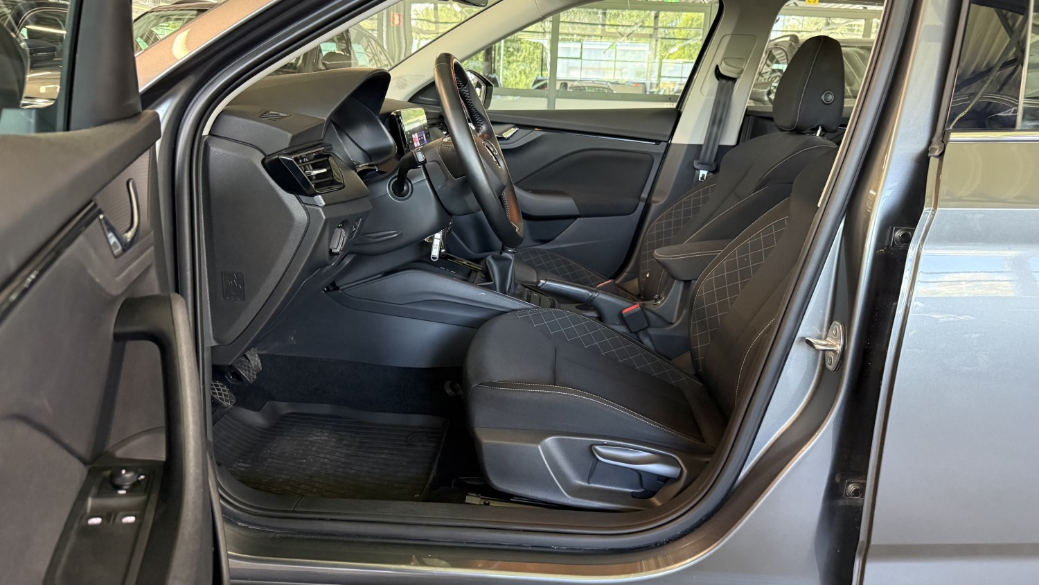 Car image 9