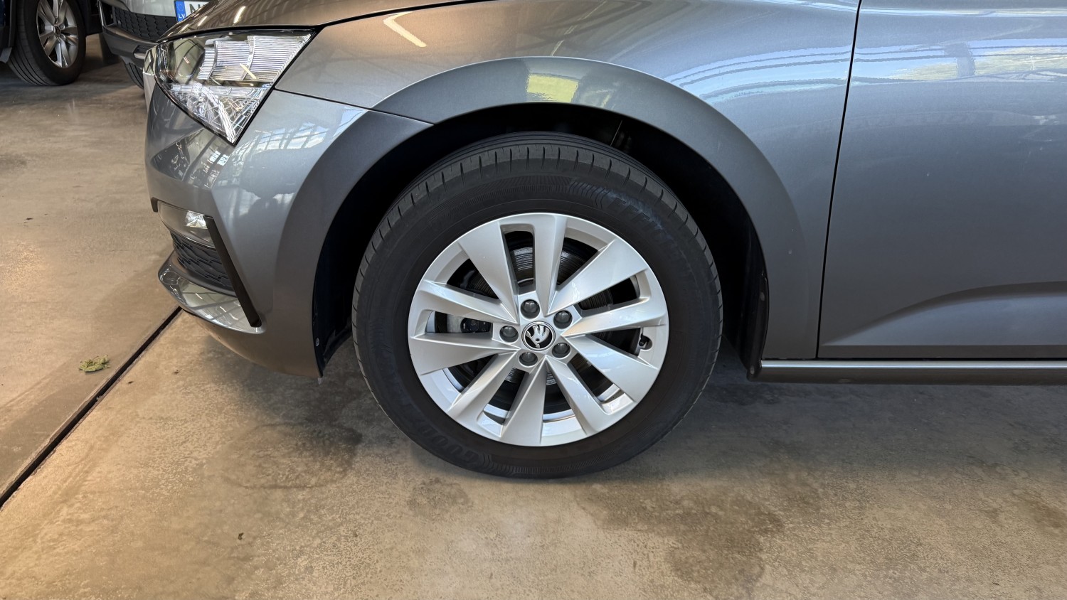 Car image 6